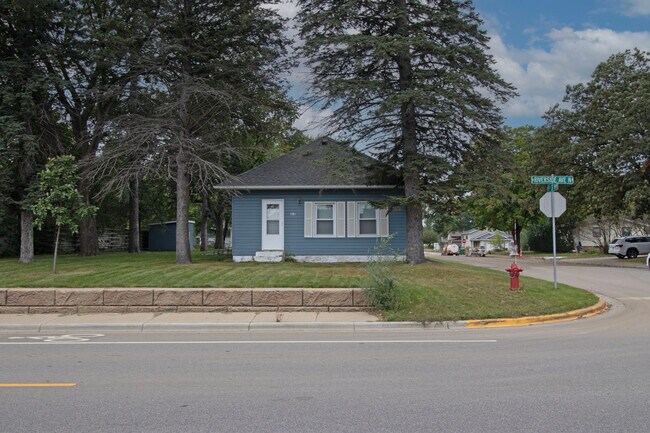 Photo - 415 Riverside Ave N