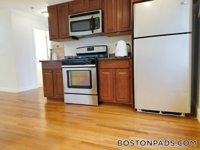 Photo - 16 Notre Dame St Unit 4