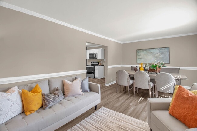 Photo - 200 Cedarwood Trail