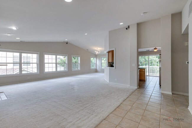 Photo - 552 Saddlebrook Ln