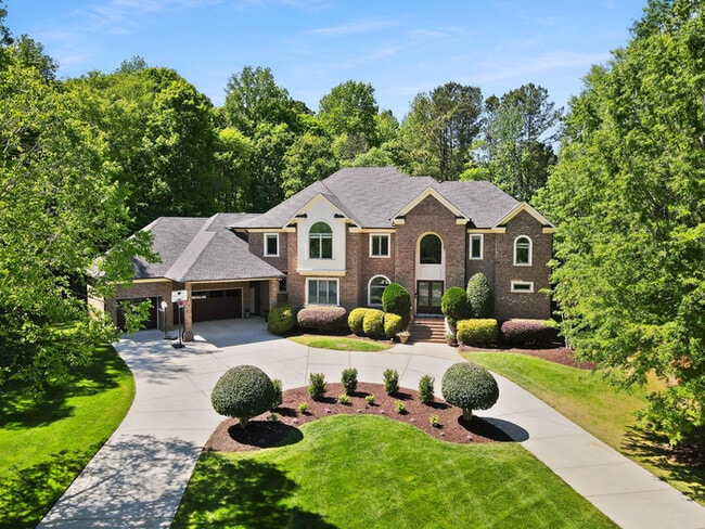 Building Photo - Luxury 5 Bedroom Retreat with Pool in Wedd... Rental