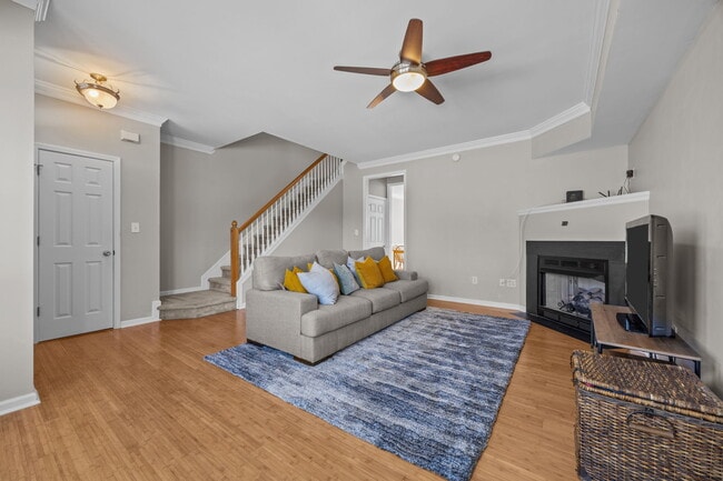 Photo - 408 Oak Pine Dr
