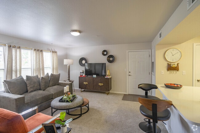 1BR, 1BA - 789SF