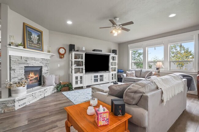 Photo - 18713 Easter Peak Ave Unit ID1460919P