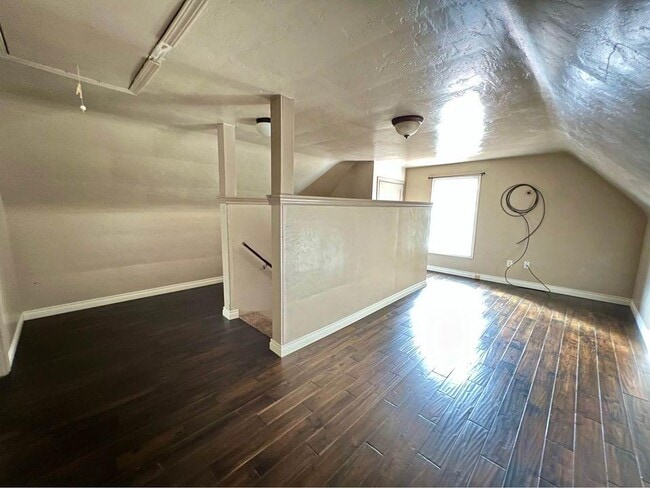 Photo - 230 SW Spring St