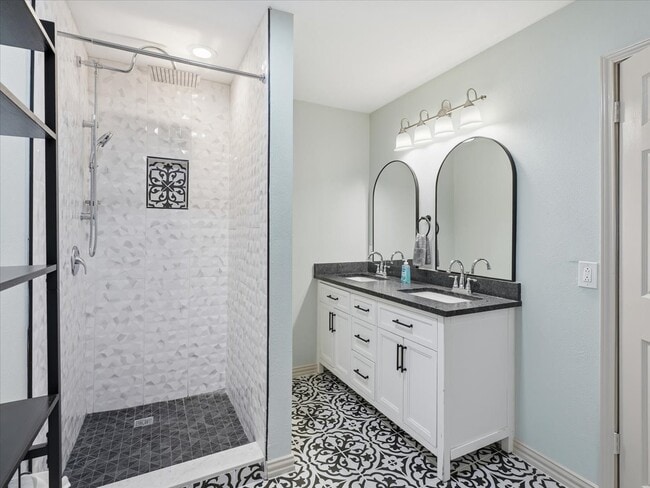 Photo - 7010 Lakeshore Dr