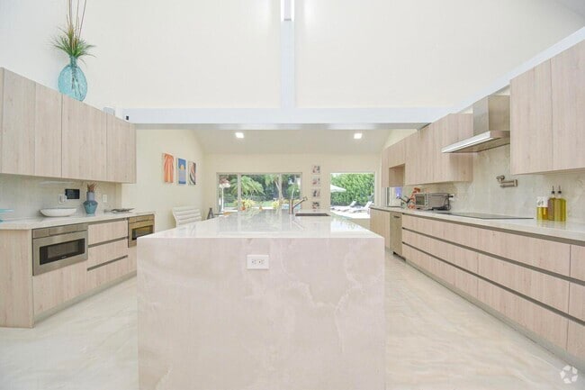 Building Photo - 7351 Valencia Dr Rental