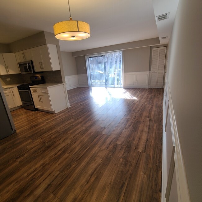 Dinning area - 10501 S Highland Ave Unit 103 B