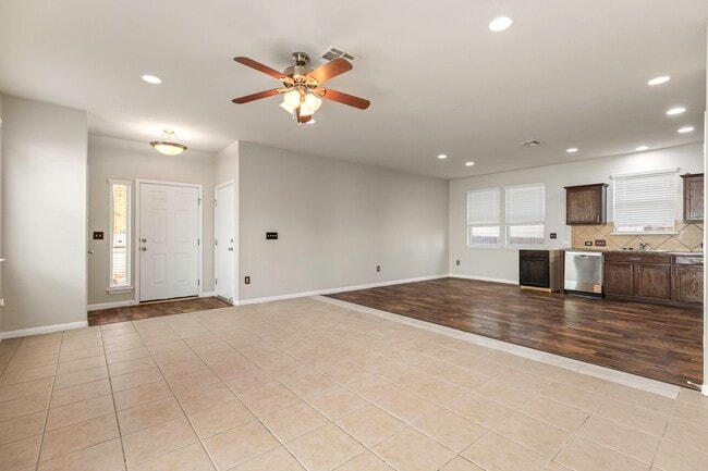 Photo - 253 Eagle Brook Ln