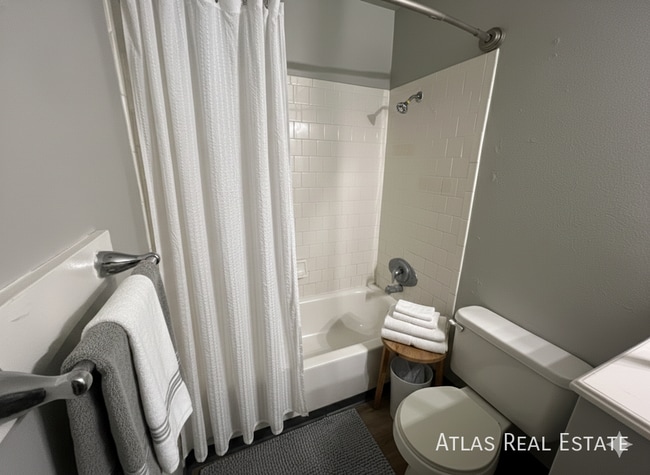 Photo - 1017 Delaware Dr Unit 4