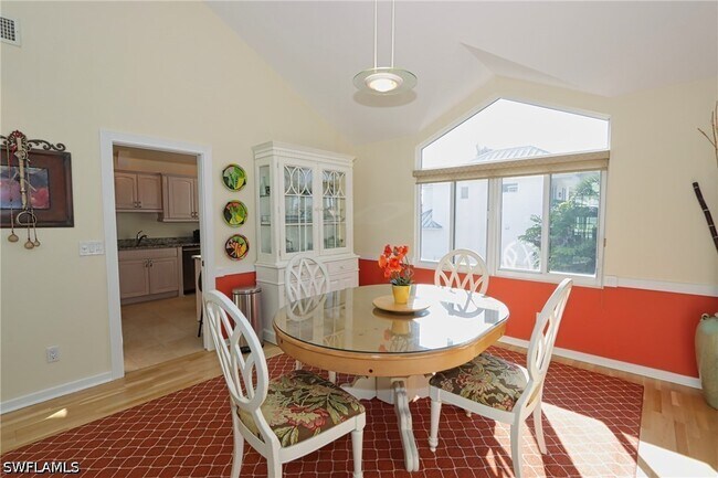 Photo - 640 2nd St S