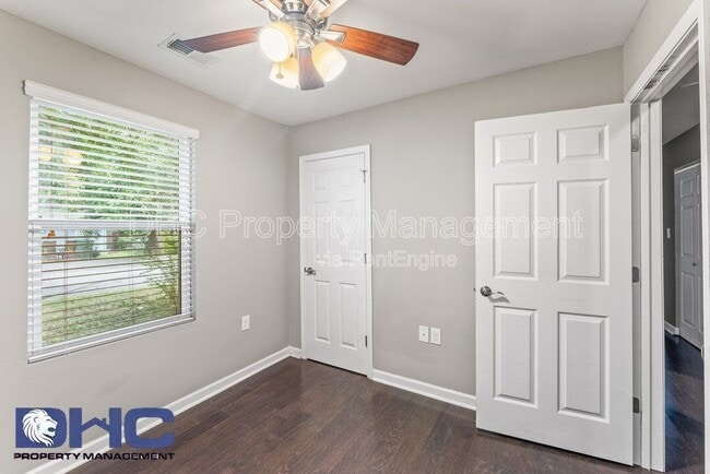 Photo - 1076 Hubbard St SW