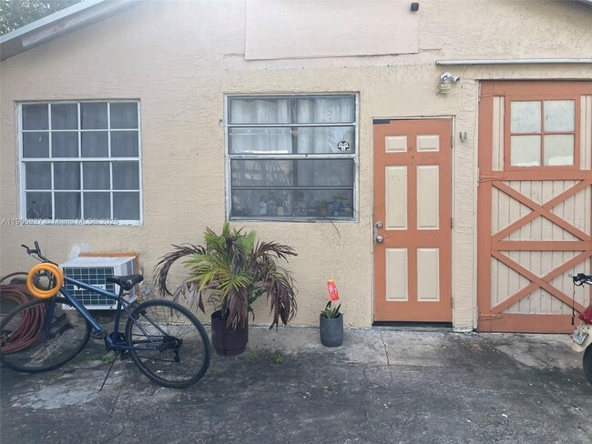 Photo - 746 NE 80th St Unidad Gar