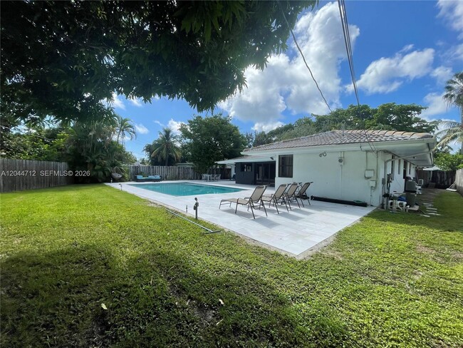 2115 Alamanda Dr