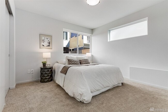 Main room - 730 26th Ave S