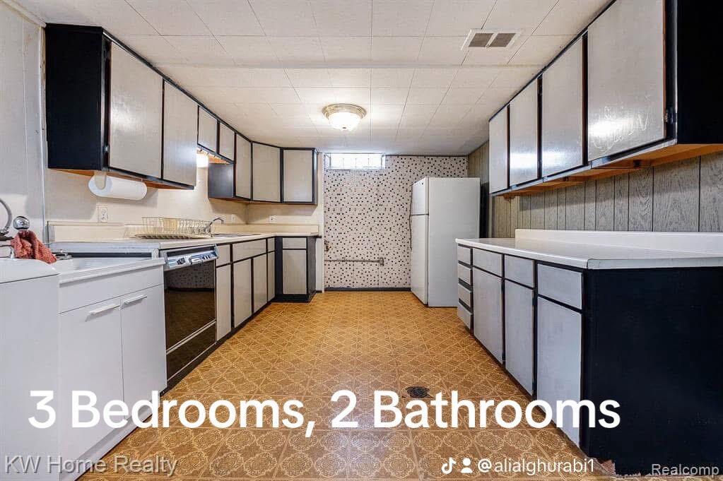 Photo - 8160 Woodbine St