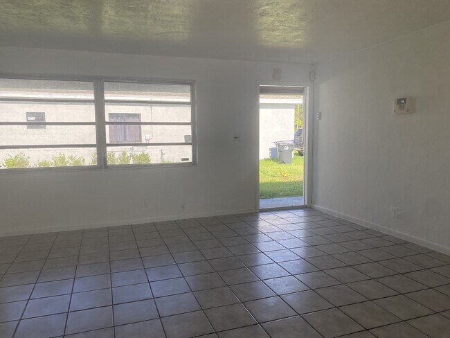 Photo - 5904 SW 27th St Unidad N