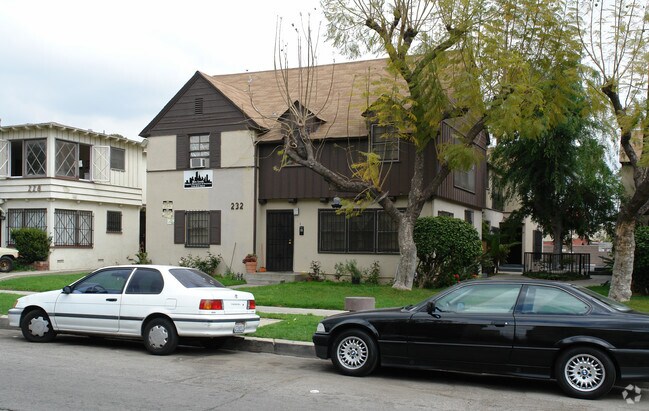 Photo - 234-236 S Harvard Blvd Apartamentos