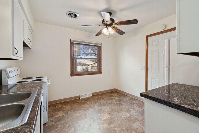 Photo - 9515 W Beckett Ave