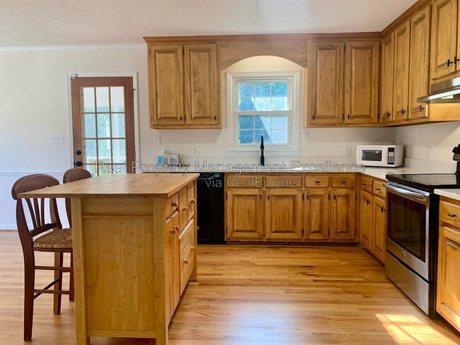 Photo - 5900 Swales Way