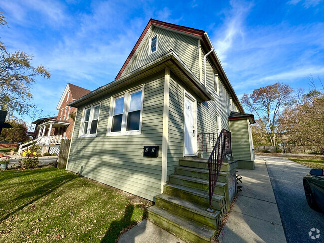 Building Photo - 1511 Lincoln St Rental