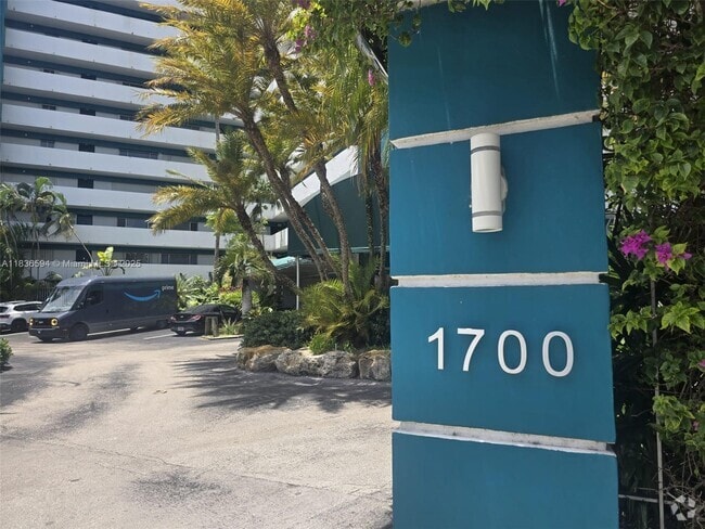 Building Photo - 1700 NW N River Dr Unit 1001 Rental