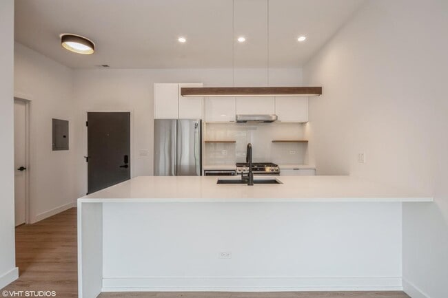 Photo - 1246 W Lawrence Ave Apartment Unit 4806 N Magnolia Ave