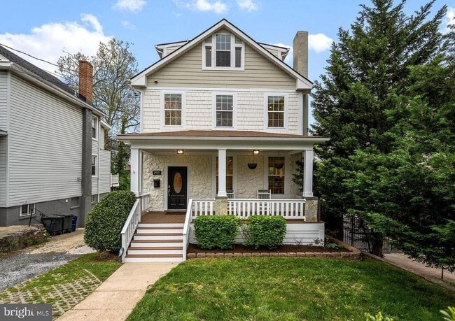 Photo - 2925 South Dakota Ave NE House