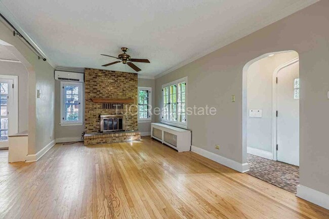 Photo - 1665 Jasmine St