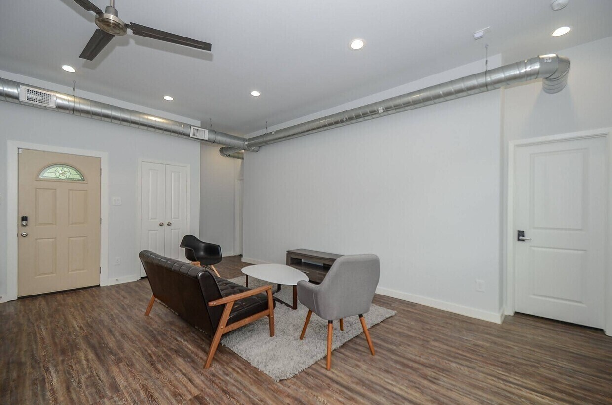 Photo - 3426 Tuam St