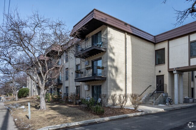 Exterior - Lake Nokomis Condominiums