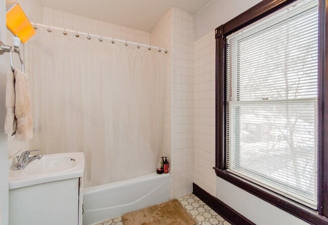 Building Photo - 1068 South St Rental