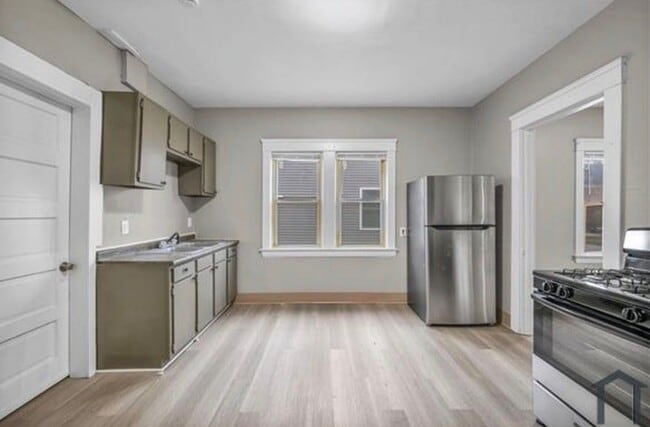 Photo - 2807 E 124th St Unit 1