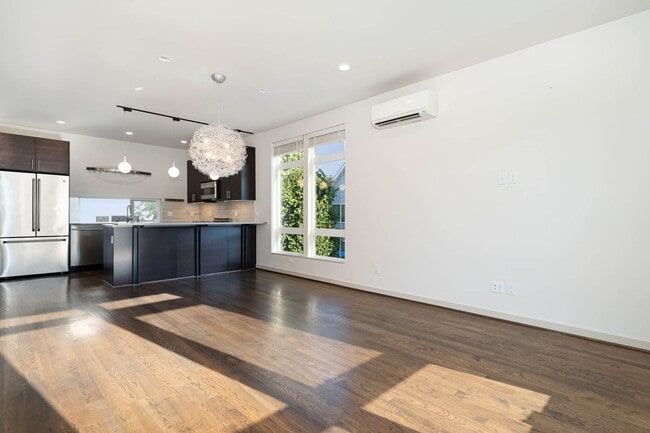 Photo - 3bd/1.75ba Seattle Townhome