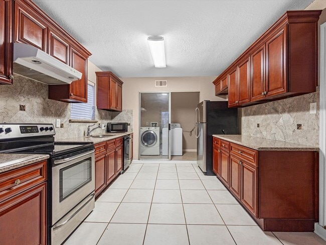 Photo - 3823 Suttonford Dr