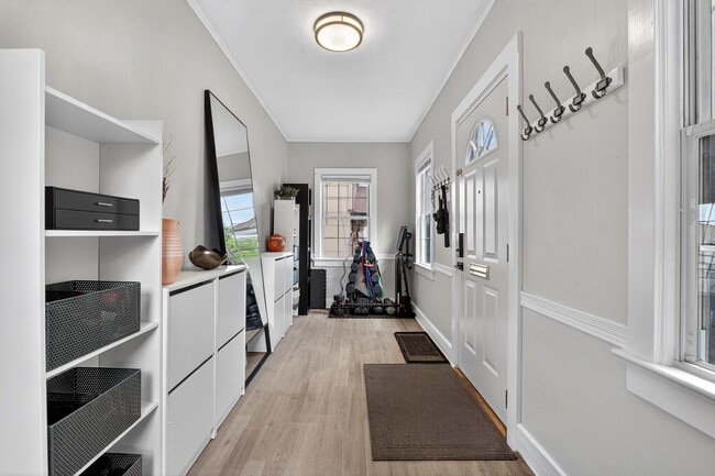 Photo - 59 W 6th St
