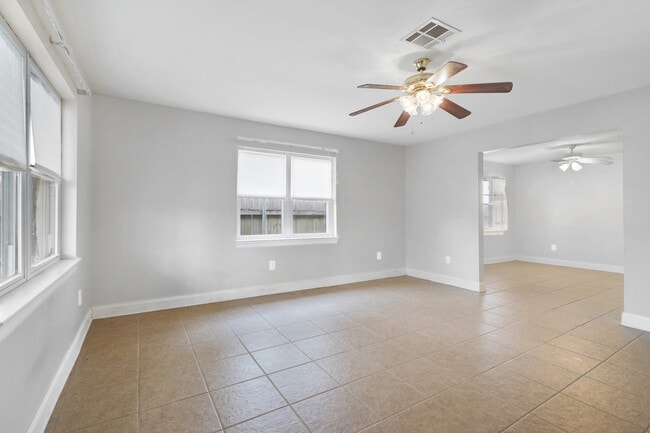 Photo - 6401 Center St