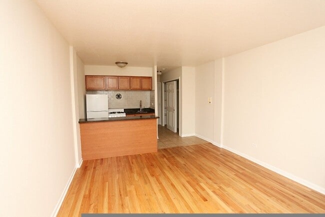 Photo - 5847 N Winthrop Ave