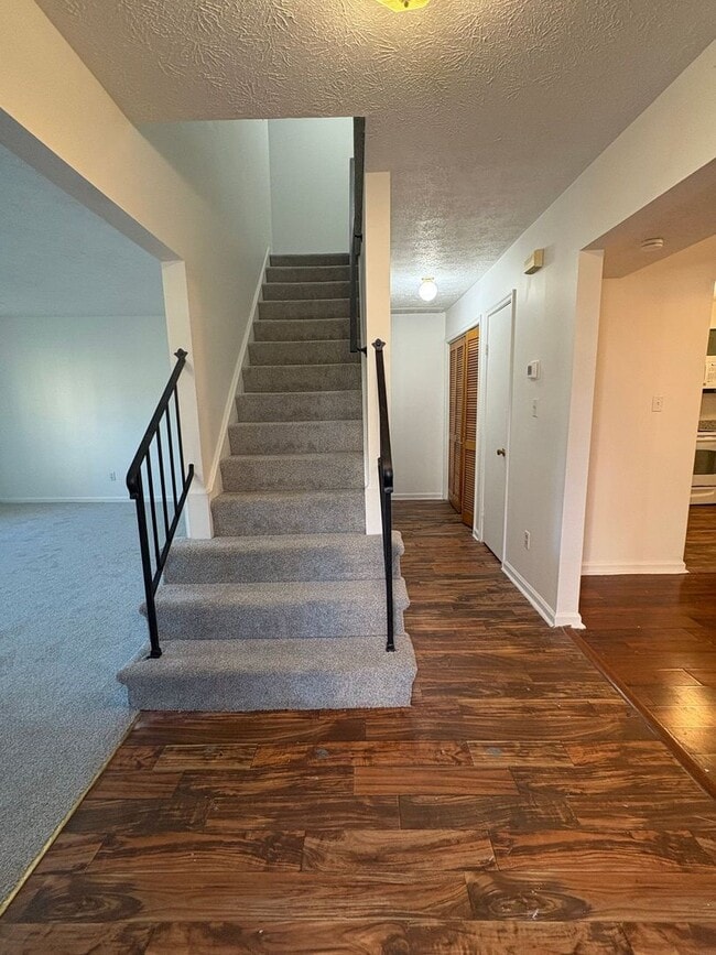 Photo - 366 Deputy Ln