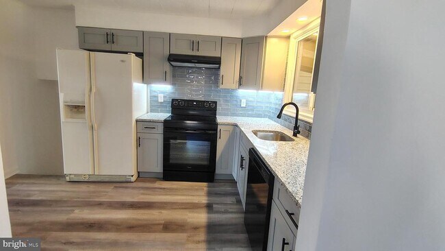 Photo - 574 Remsen Rd