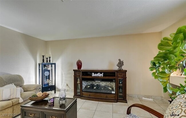 Building Photo - 6932 Kilgore Dr Unit A Rental