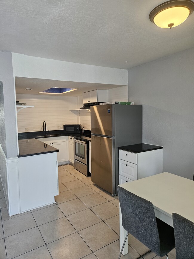 Kitchen. Stainless Steel appliances. Granite counter top - 309 Avanda Ct Unit 1