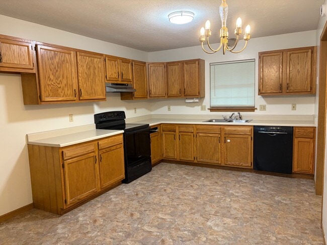 Photo - 7603 Crooks Rd SW