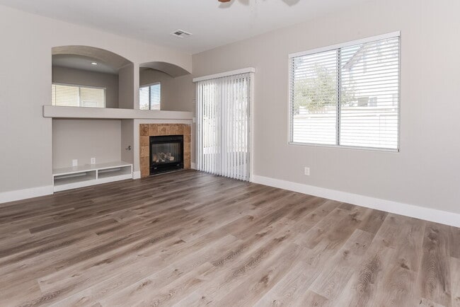 Photo - 892 Shining Rose Pl