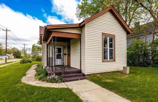 Photo - 330 W Withrow St
