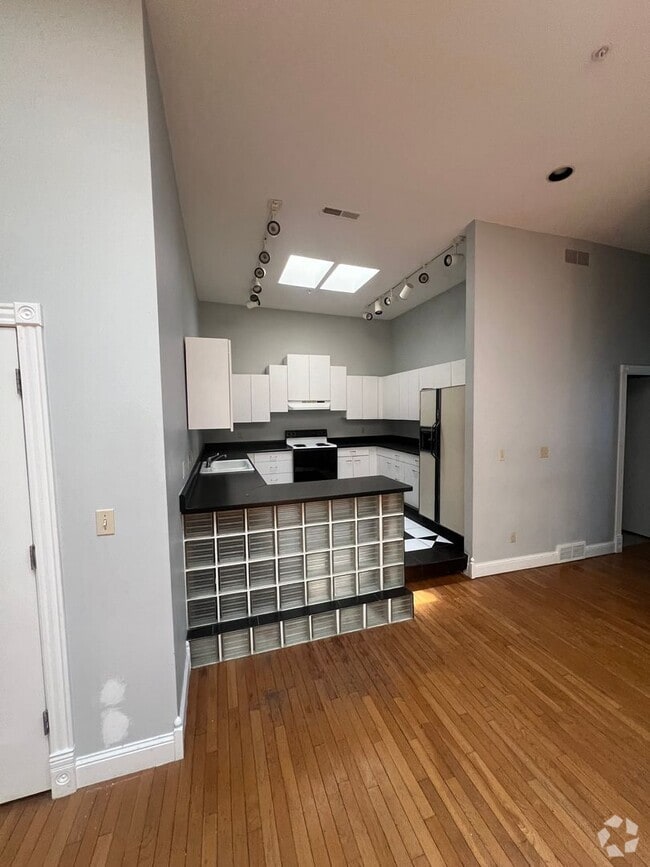 Building Photo - 628 Sycamore St Unit 1 Rental