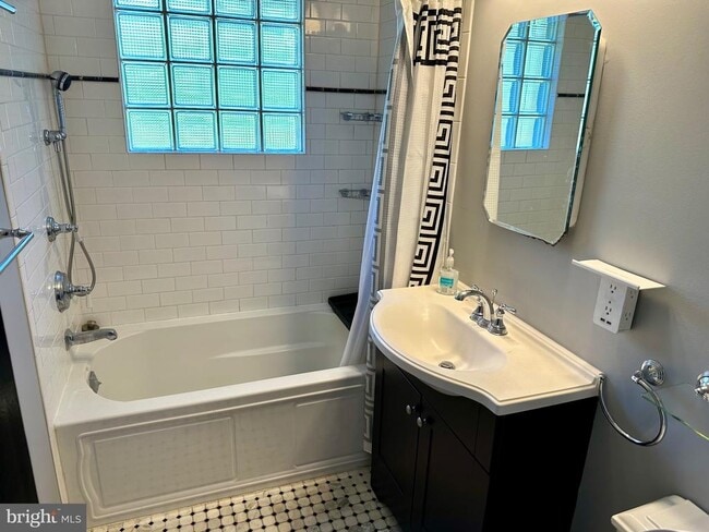 Photo - 2349 N Earley St