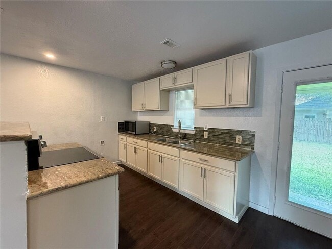 Photo - 9433 Rosehaven Dr