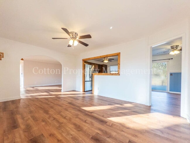 Photo - 101 Hyacinth Ave