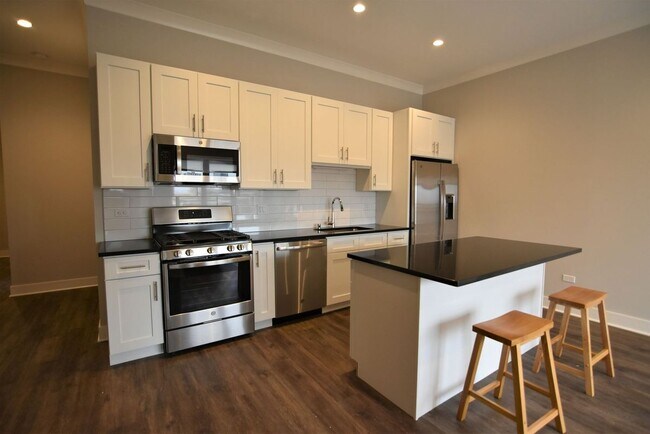 Photo - 927 W Irving Park Rd Unit #305